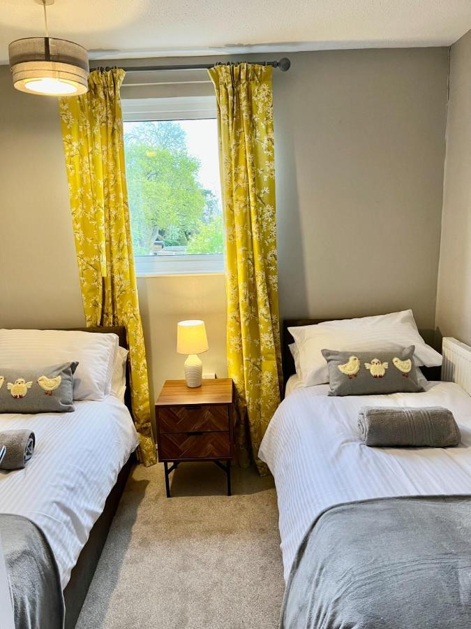 Canada House - Sleeps 6 -3 King Or 6 Single Ideal For Contractors Warrington Extérieur photo