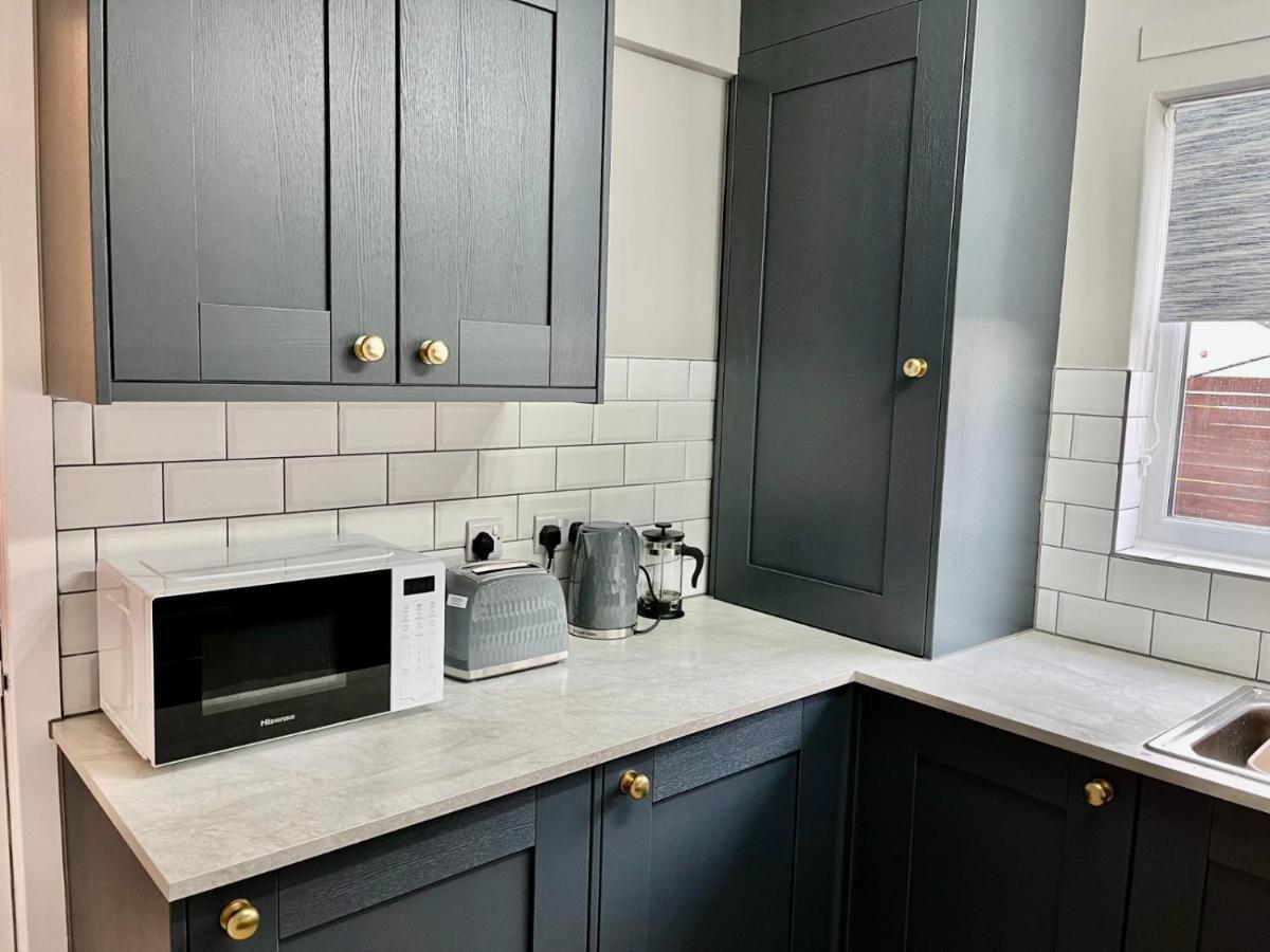 Canada House - Sleeps 6 -3 King Or 6 Single Ideal For Contractors Warrington Extérieur photo
