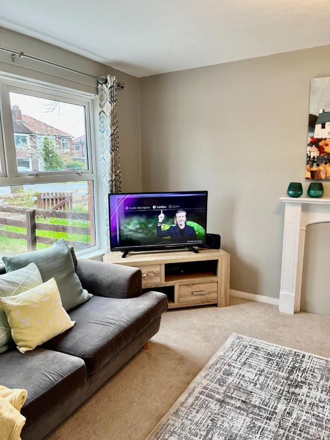 Canada House - Sleeps 6 -3 King Or 6 Single Ideal For Contractors Warrington Extérieur photo