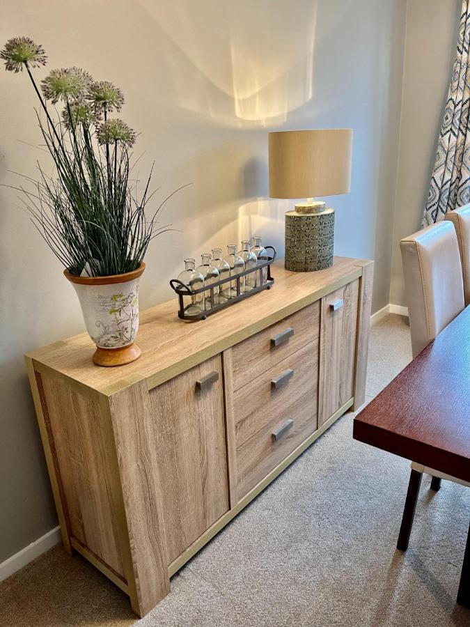 Canada House - Sleeps 6 -3 King Or 6 Single Ideal For Contractors Warrington Extérieur photo